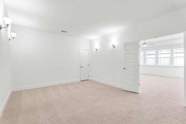 Building Photo - 205 Olivia Dr