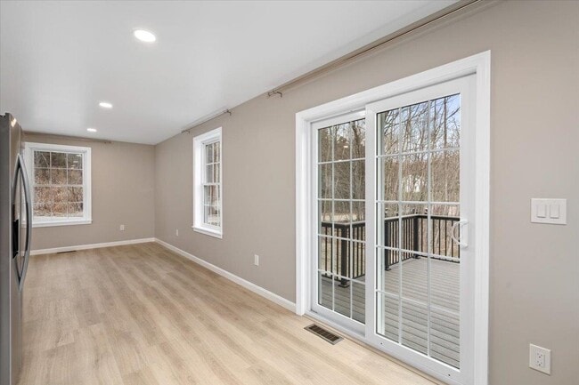 Building Photo - 237 Maplewold Rd