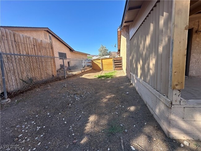 Building Photo - 628 Hidden Valley Dr