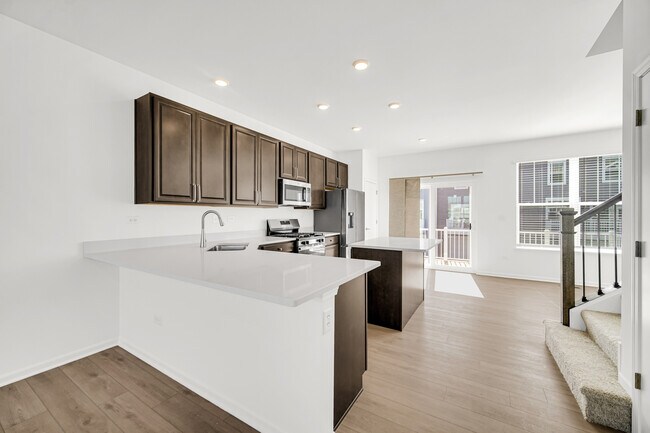 Building Photo - 25718 W Yorkshire Dr