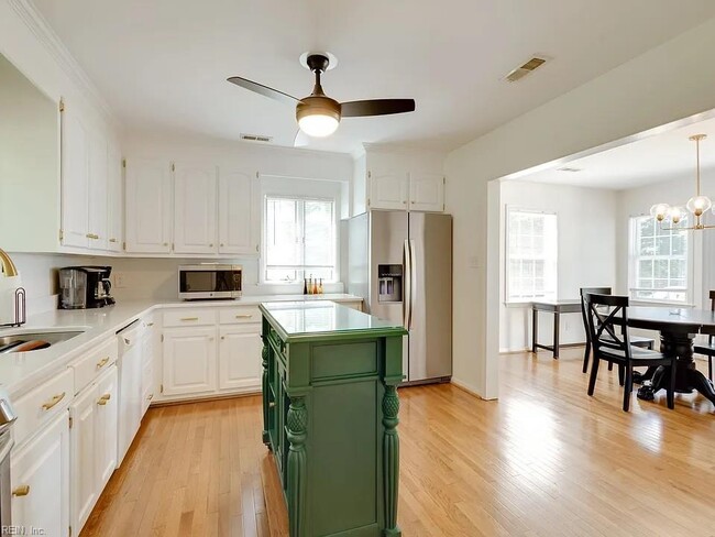 Building Photo - Coastal Living at Weaver