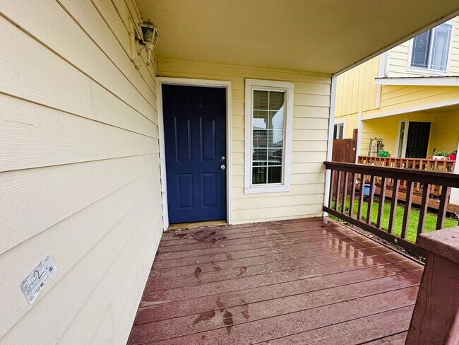 Building Photo - Beautiful 3 Bedroom Beaverton Home with New Carpet and Large Fenced in Backyard!