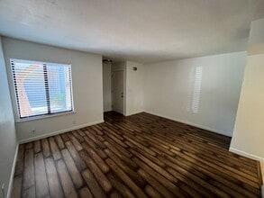 Building Photo - 2-Bedroom 2-Story condo in North Davis-$300 OFF 1ST MONTH'S RENT
