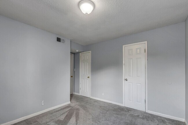 Building Photo - Recently Renovated Units in Decatur, AL