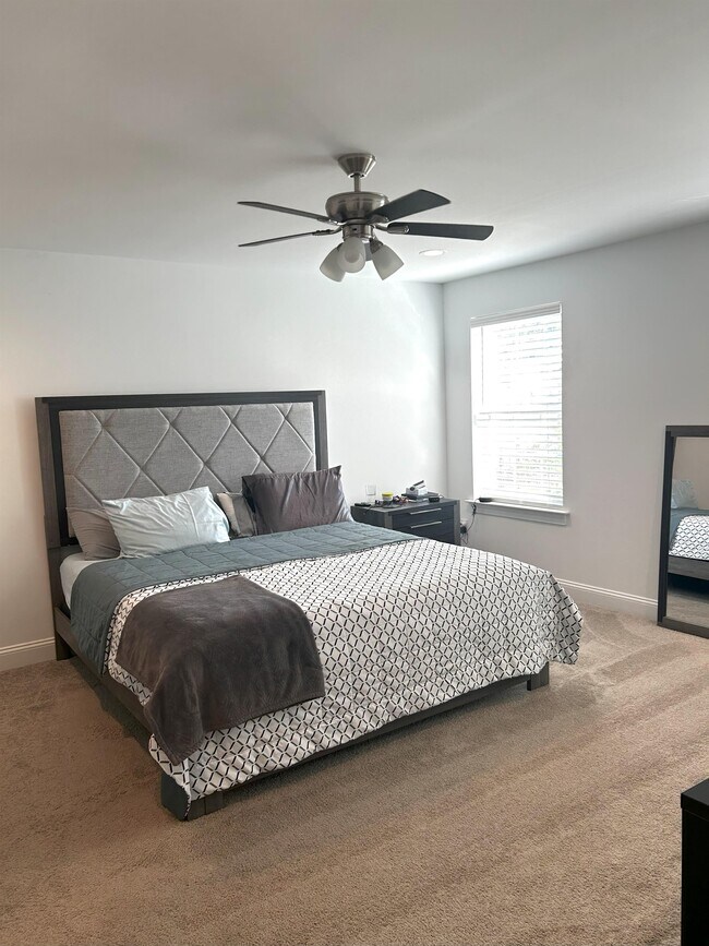 Building Photo - 16760 River View Cir
