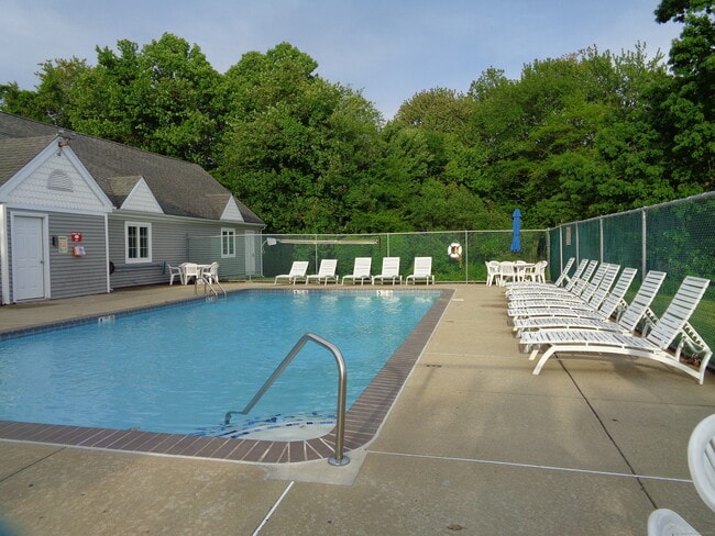 Building Photo - 560 Silver Sands Rd