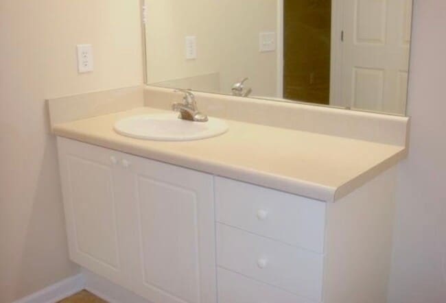 Building Photo - Great condo
