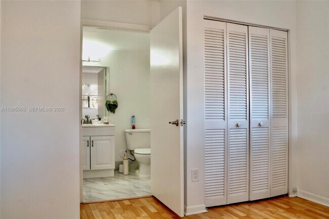 Building Photo - 430 SE 7th St