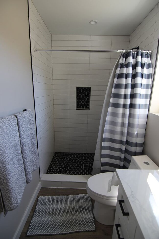 Building Photo - 2 Bedroom, 1 Bath home