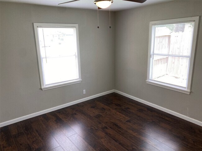 Building Photo - 5018 Kenilwood Dr