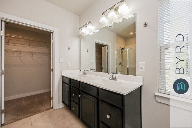 Building Photo - 9206 Miranda Ln