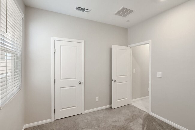 Building Photo - 5 Bedroom Home In Inspirada With Bed And F...