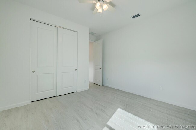 Building Photo - 12712 SW Eleanor Dr