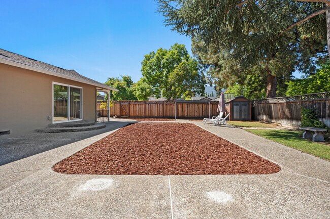 Building Photo - 5525 Amby Dr