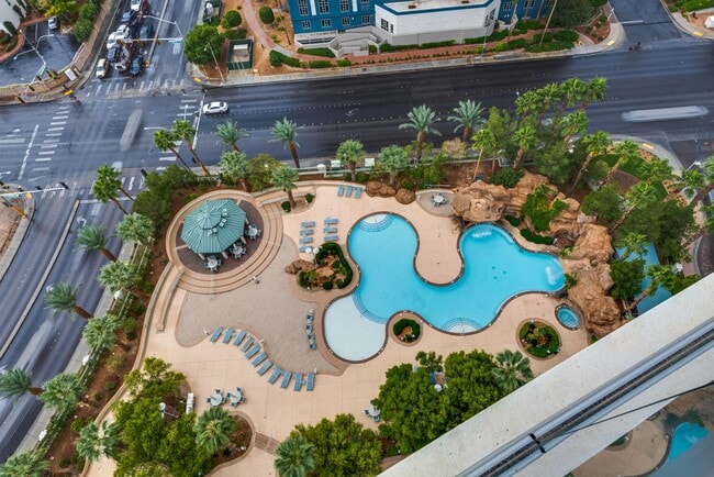 Building Photo - Turnberry Towers 1904E-Strip/Golf/City Views from this Fully Furnished 1Bd Residence