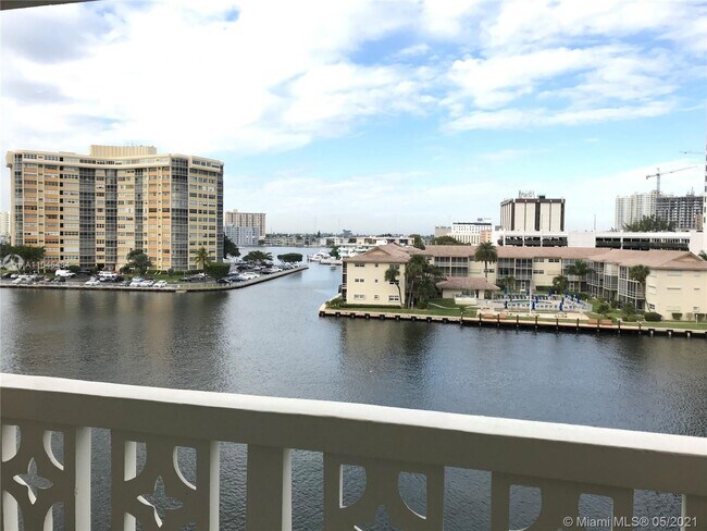 Building Photo - 1817 S Ocean Dr