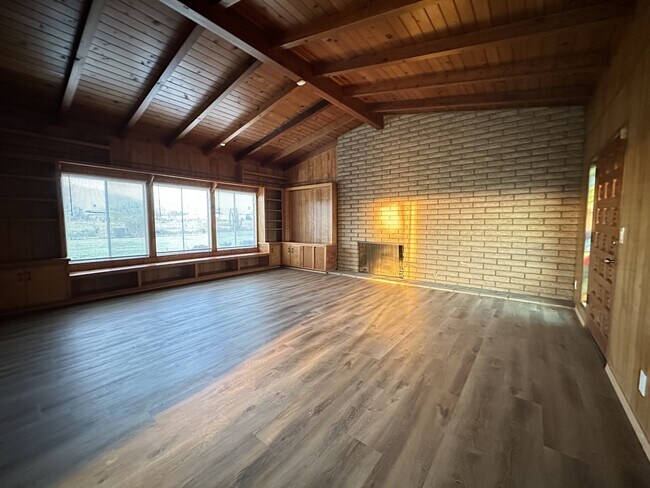 Building Photo - 13051 Baker Ave