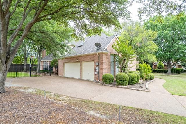 Building Photo - 325 Highland Oaks Cir