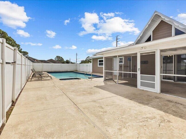 Building Photo - 1297 SE Floresta Dr