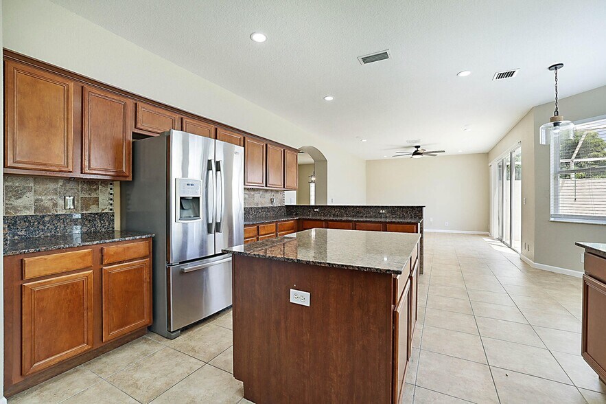 Building Photo - 122 Kensington Way