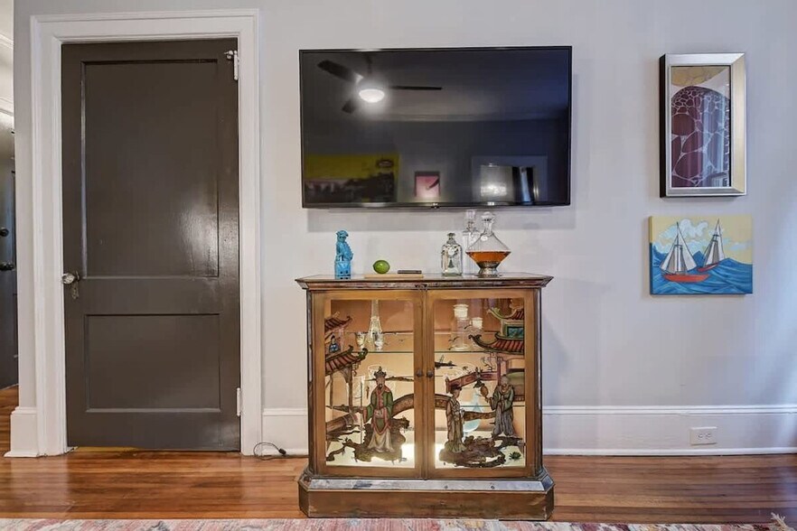 Building Photo - 518 Lamar Ave