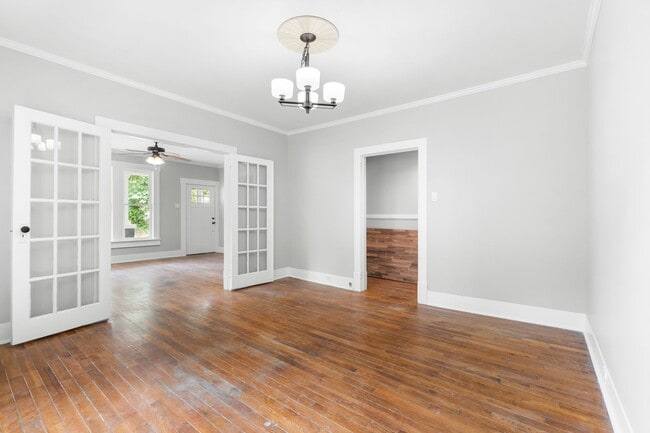 Building Photo - 107 S Mulberry St