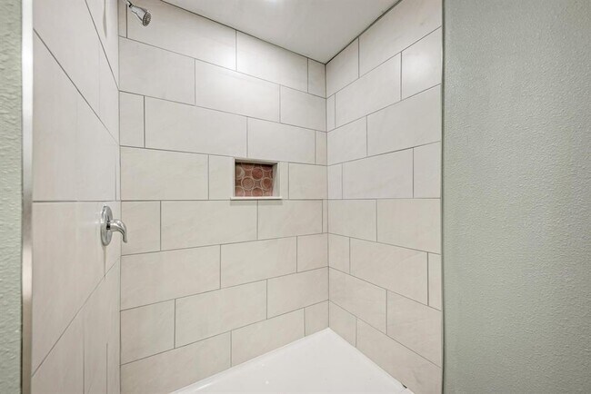 Building Photo - 4701 Bandera Rd