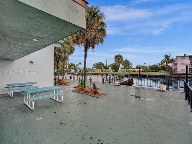 Building Photo - 2771 Taft St