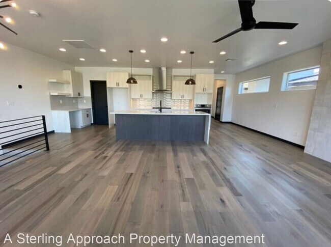 Building Photo - Close to Micron! Luxury Town Home With Two...