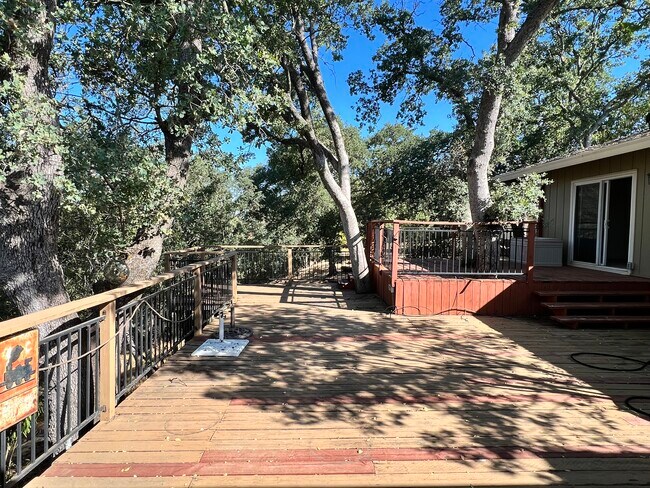 Building Photo - 4425 Las Encinitas Dr