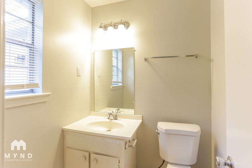 Building Photo - 2975 Fairlane Dr