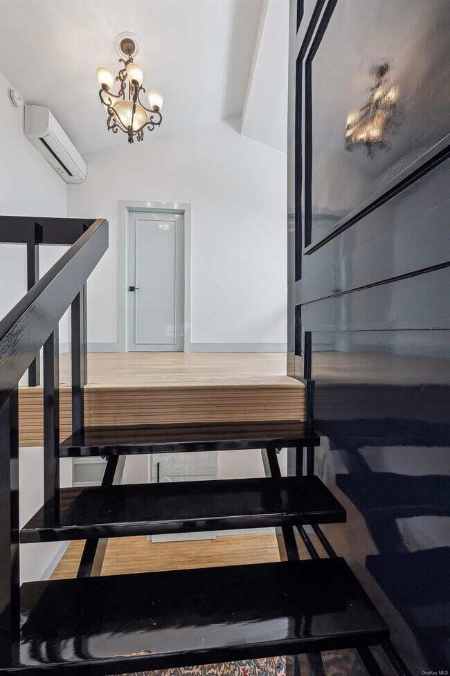 Building Photo - 8 Big Reed Path