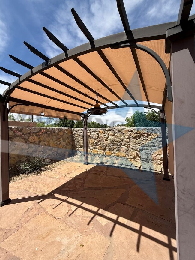 Building Photo - 4-Bedroom Home - New Carpet & Fresh Paint!