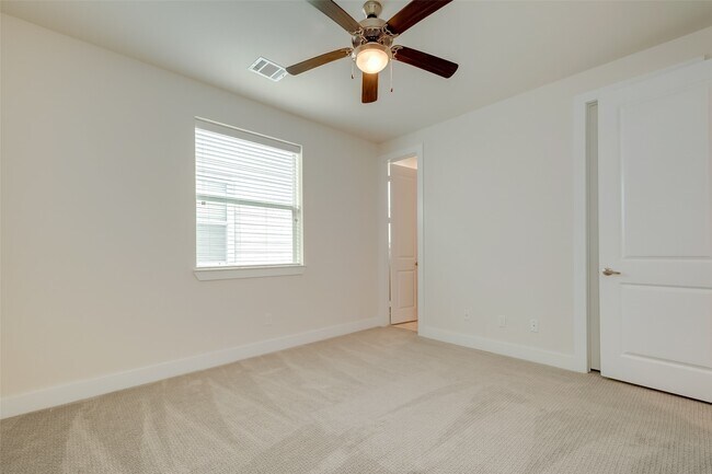 Building Photo - 1844 Parana Dr
