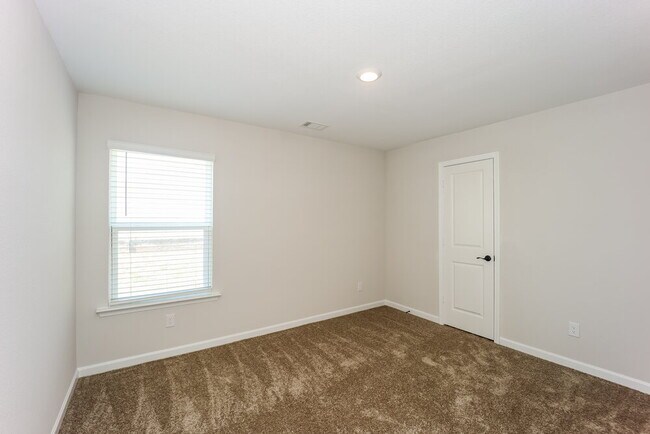 Building Photo - 486 Samara Ct