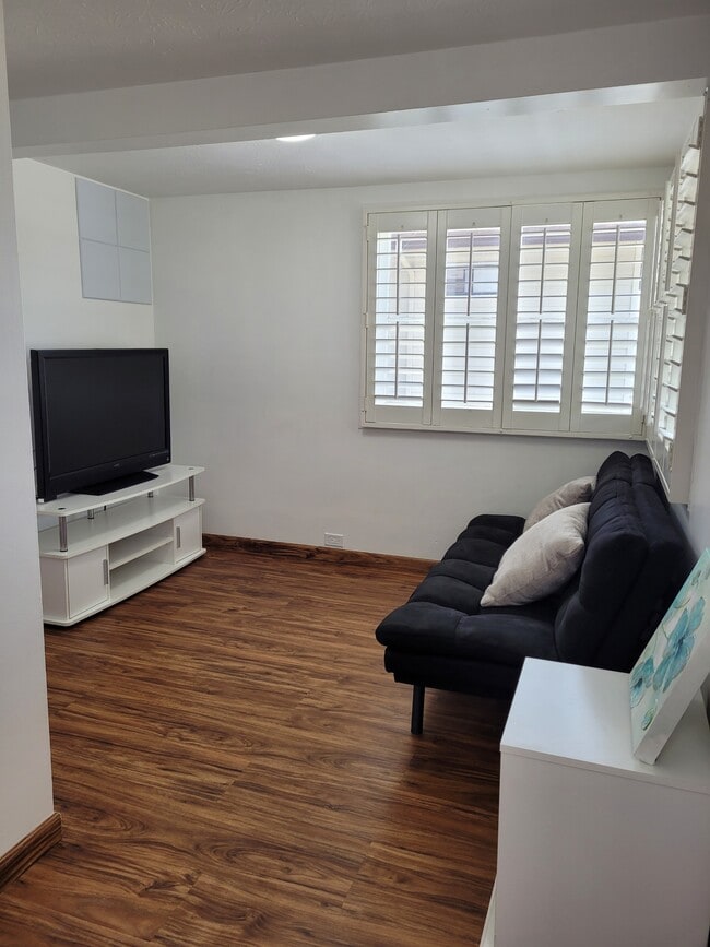 Building Photo - 1638 Alencastre St