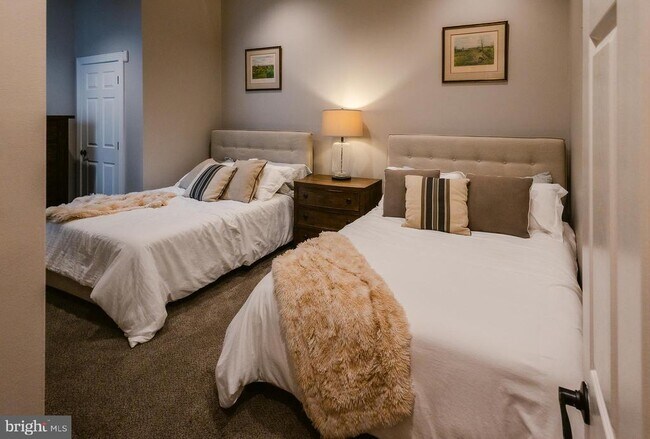 Building Photo - 15841 York Rd