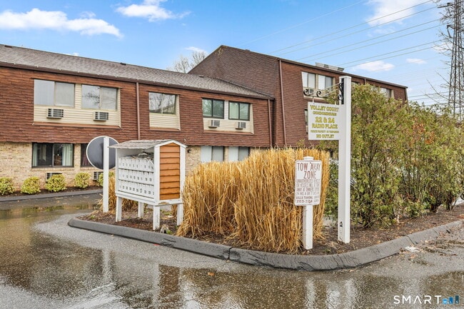 Building Photo - 22 Radio Pl