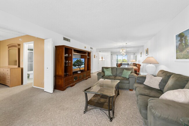 Building Photo - 3051 N Course Dr