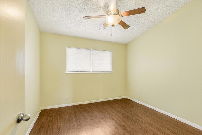 Building Photo - 612 W 51st St