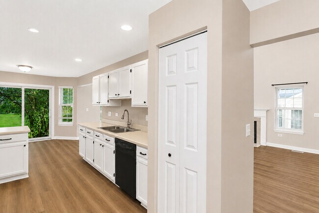 Building Photo - 651 Lancaster Cir