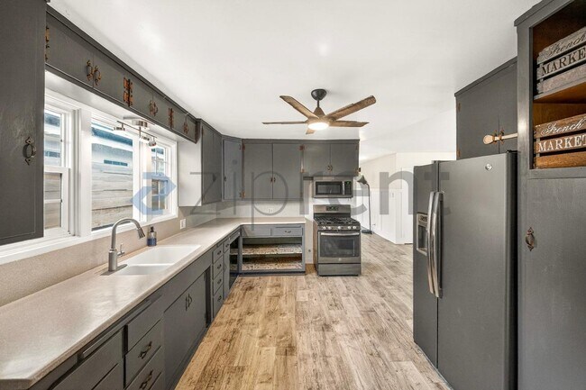 Building Photo - 6150 Coke Ave