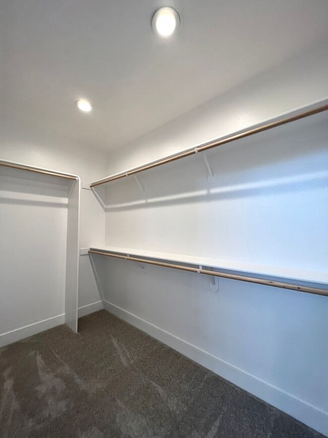 Building Photo - 2609 Sunray Ave