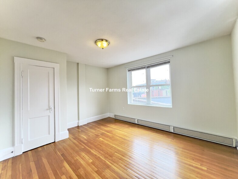 Building Photo - 402A Highland Ave