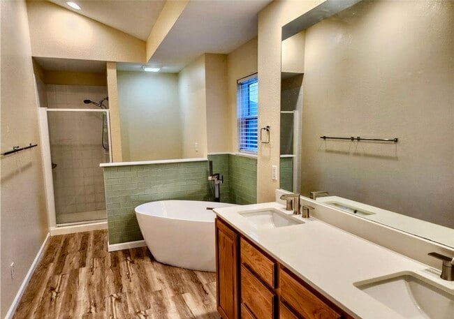 Building Photo - 207 Weiskopf Way