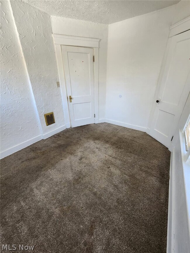 Building Photo - 2859 Avondale Ave