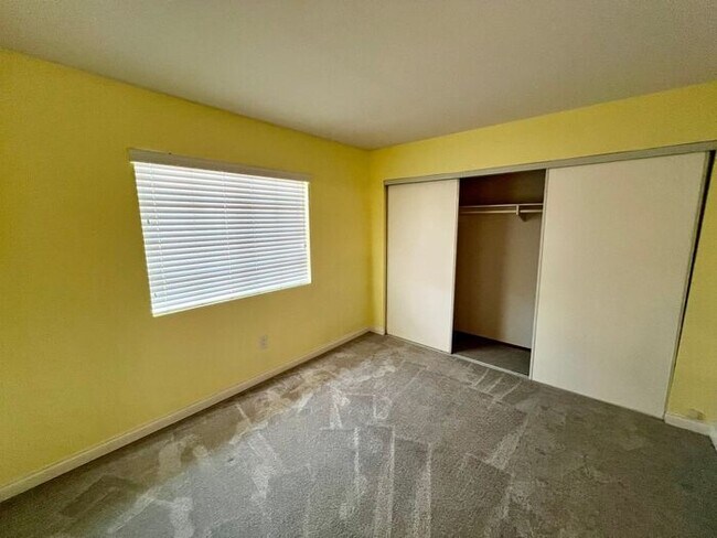 Building Photo - Beautiful 3-Bedroom Condo in Villas at Cal...
