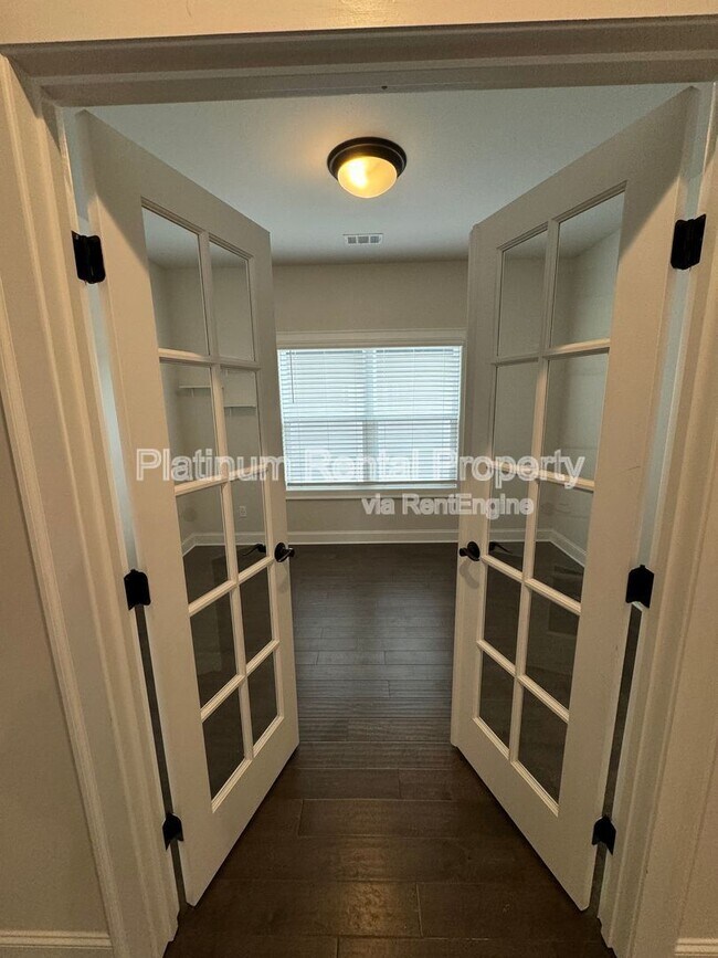 Building Photo - 705 Fieldcrest Park Ln