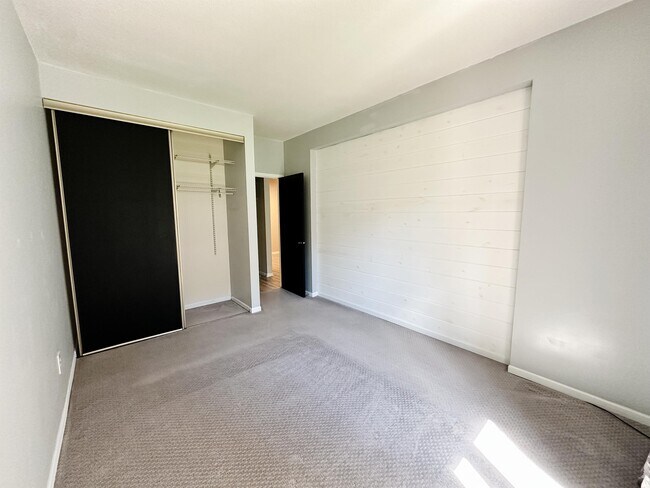 Building Photo - 1392 Carling Dr