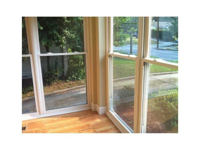 Building Photo - 1476 Monroe Dr NE